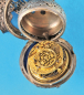 Silberne Sackuhr mit ¼-Repetition auf Glocke, Repoussé-Übergehäuse