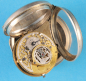 Alpenländische Spindeltaschenuhr mit Datum und ausgeschnittenem Silberkloben,