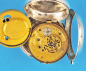 Englische Silber-Spindeltaschenuhr mit Datum und Übergehäuse