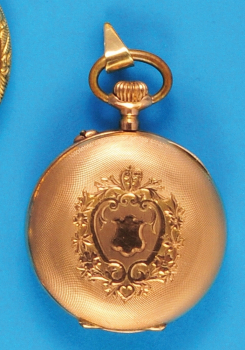 Damen-Gold-Taschenuhr, guillochiertes 14 ct. Goldgehäuse mit leerer Monogrammkartusche,