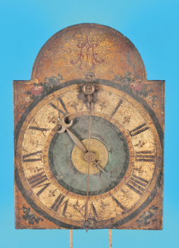 Einzeigerige Eisenräderuhr mit Spindelgang und Vorderpendel, Wecker auf Glocke, im Bogen Monogramm J. A.,