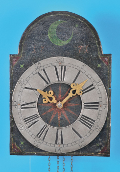Eisenuhr mit Messingrädern und Stundenschlag auf Glocke, Datierung 1777,