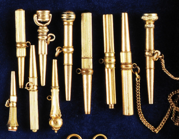 Konvolut mit 10 vergoldeten Taschenuhr-Schlüsseln,