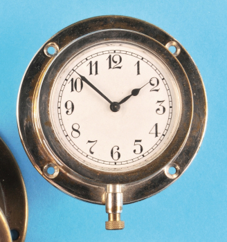 Borduhr mit Stiftankerhemmung und 4 Bohrungen