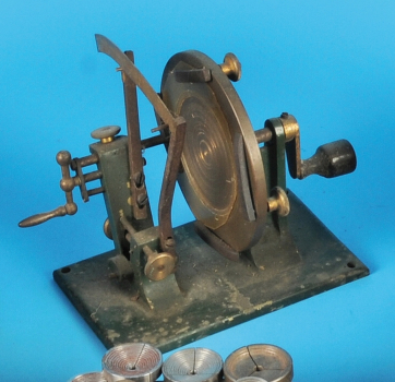 Antike Gläserschneidmaschine,