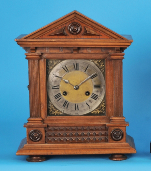 Holztischuhr mit Halbstundenschlag auf Tonfeder,