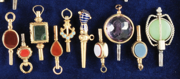 Sammlung mit 10 antiken Taschenuhrschlüsseln,