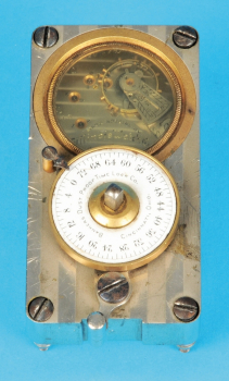 Amerikanische Zeitschaltuhr für Tresor, bezeichnet auf Emailzifferring Bankers Dust Proof Time Lock Co., Cincinnati,