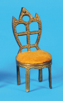 Kleiner Taschenuhrständer in Form eines Stuhls,
