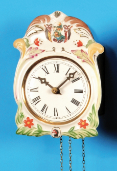 Schwarzwälder Porzellanschilduhr mit Stundenschlag auf Glocke