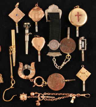 Konvolut mit 11 Taschenuhrschlüsseln,