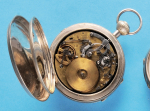 Große Taschenuhr mit Musikspielwerk, ¼-Repetition auf 2 Tonfedern und Zylinderhemmung,