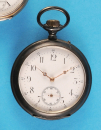 Große Silbertaschenuhr mit Zylinderhemmung, guillochiertes Gehäuse mit Blattdekor und Monogrammkartusche
