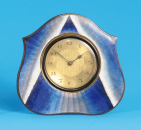Kleine Tischuhr mit blau/weißer Emaille-Front,