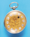 Silberne Spindeltaschenuhr mit reliefiertem, vergoldeten Zifferblatt und Email-Kartuschen,