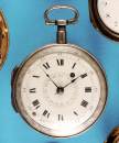 Silberne Spindeltaschenuhr mit Datum, silberner Werksmontierung und Staubschutz