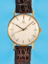 Omega „Classic“ Gold-Armbanduhr mit Zentralsekunde, 18 ct. Goldgehäuse mit Druckboden, Referenz 14756-61, cal. 600, Baujahr 1961, mit Omega-Etui, versilbertes Zifferblatt mit vergoldeten Stundenindexen, vergoldete Zeiger, Original-Omega-Glas,  vergoldete 