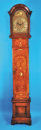 Intarsierte Eichenstanduhr mit Datum und Stundenschlag auf Glocke, im Bogen signiert Richard Walley,